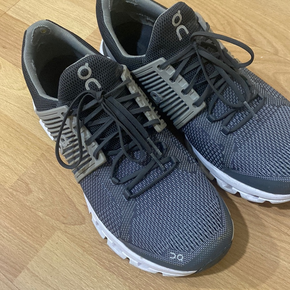 Used on cloud sneaker size us 9.5 men